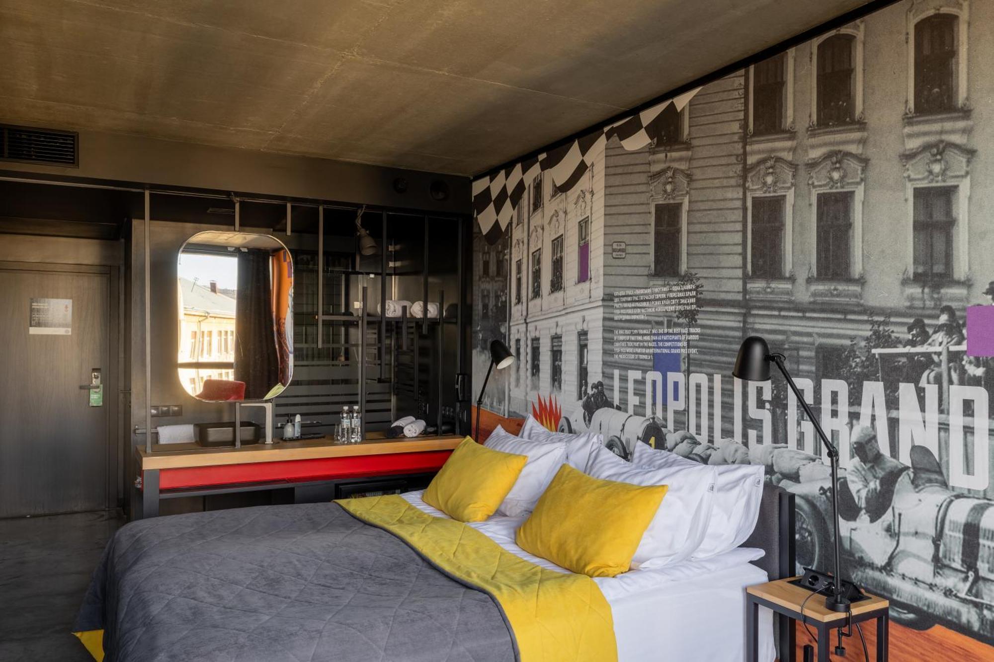 !Fest Hotel Lviv Exteriör bild